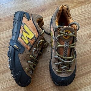 Merrell ‘Ozzy’ Low Top Hiking Shoes - Womens size 10 / Mens 8.5